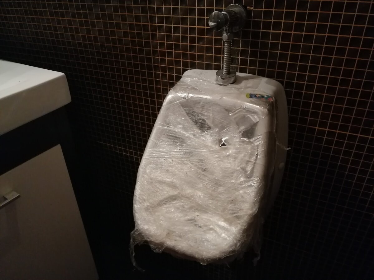 Туалет ресторана "Голицын" (Дубровицы, Подольск). Фото Светы Давыдовой