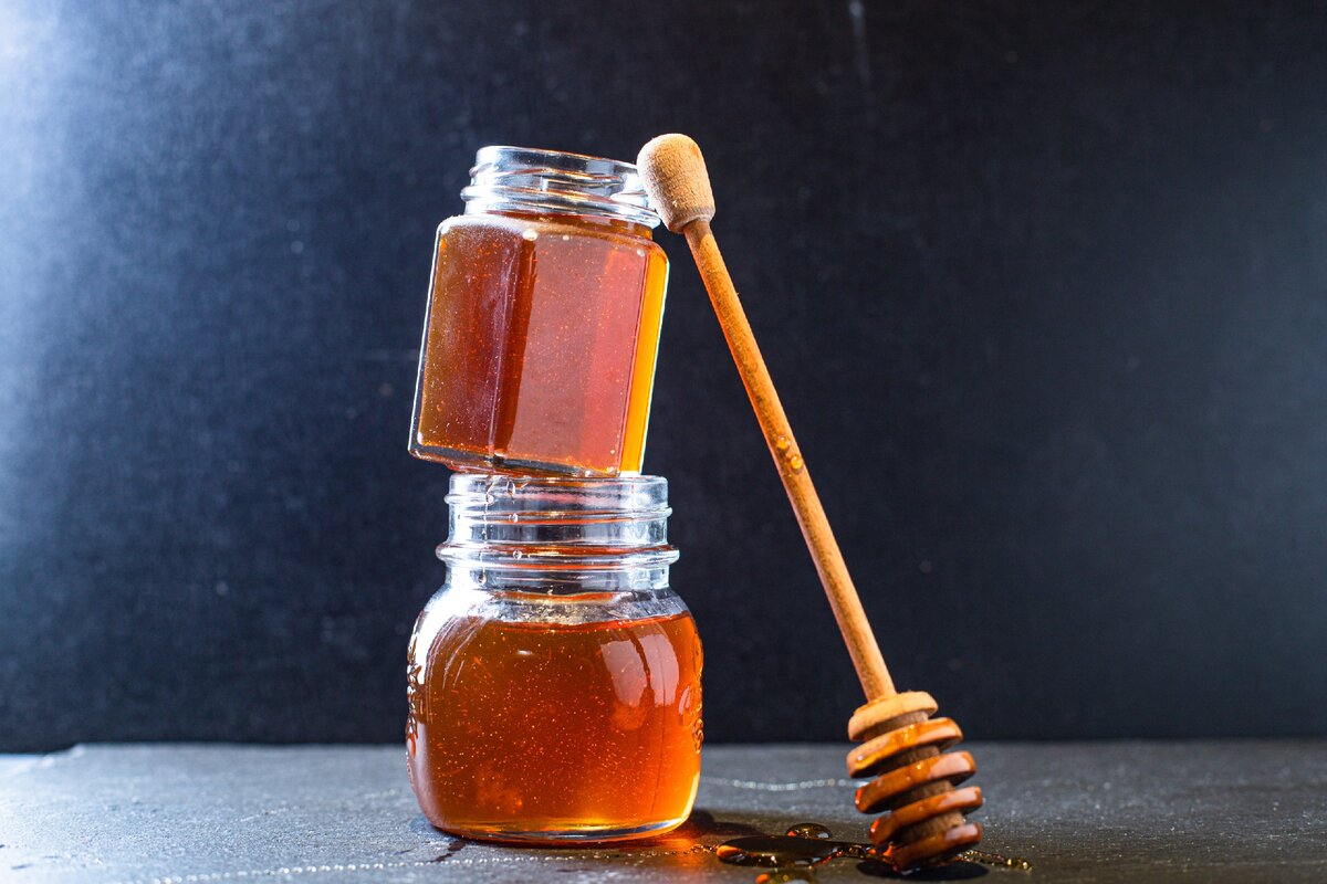 Есть мед во сне - к хорошим новостям.