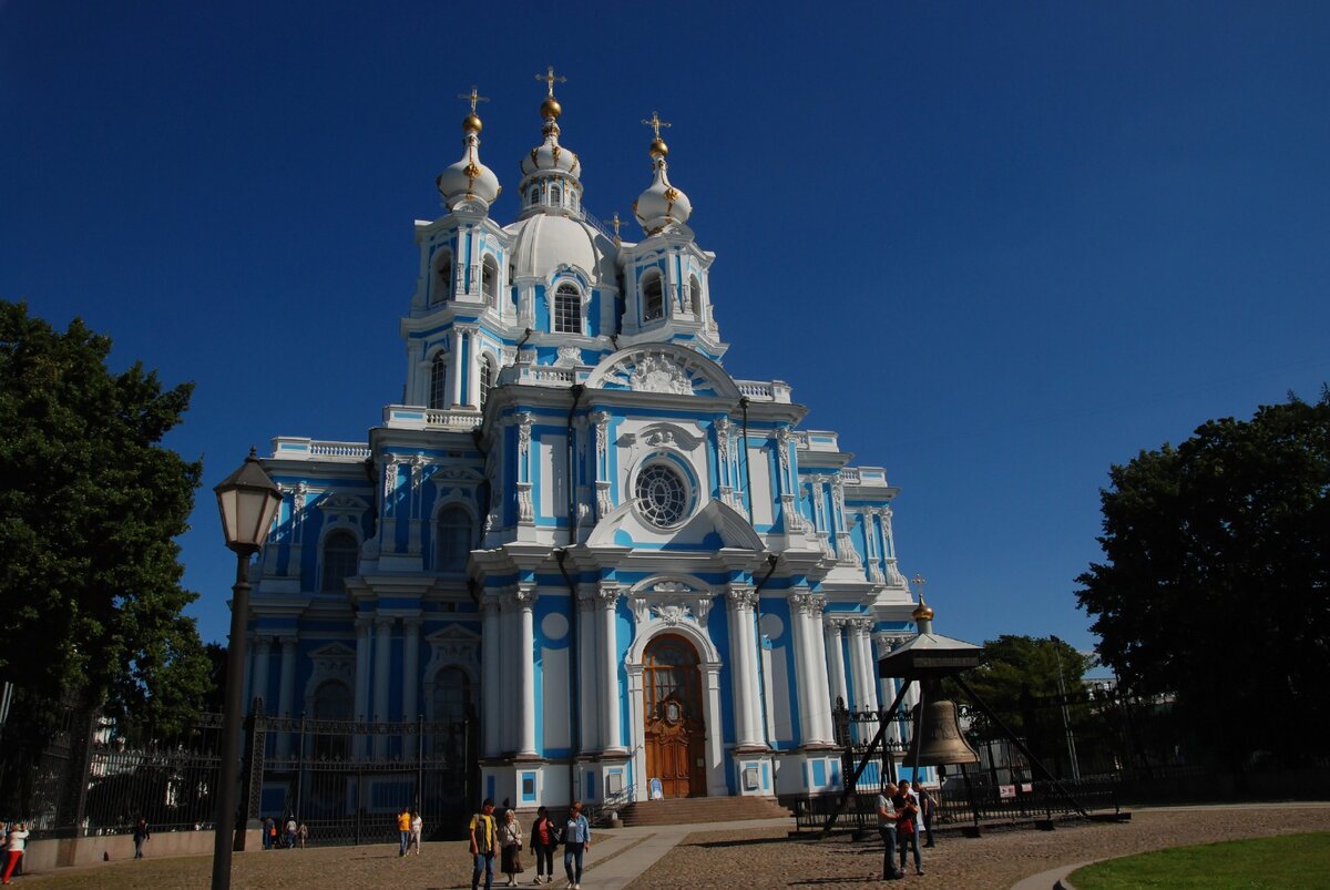 Смольный монастырь в Санкт Петербурге Растрелли