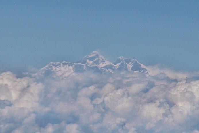 Вид на Гималаи из окна самолета