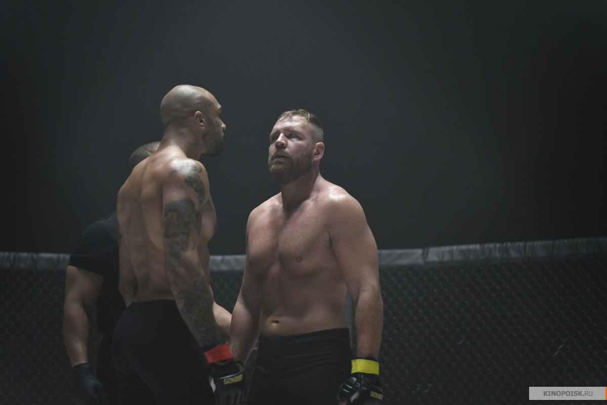 Кадр из фильма "Октагон: Боец vs Рестлер"