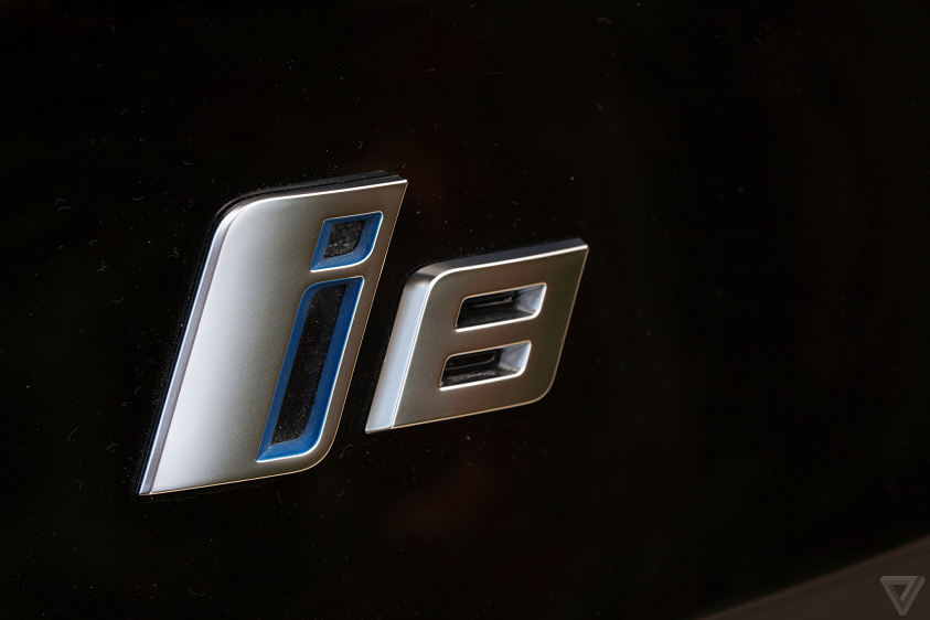 BMW i8 Roadster - самый необычный спорткар на каждый день