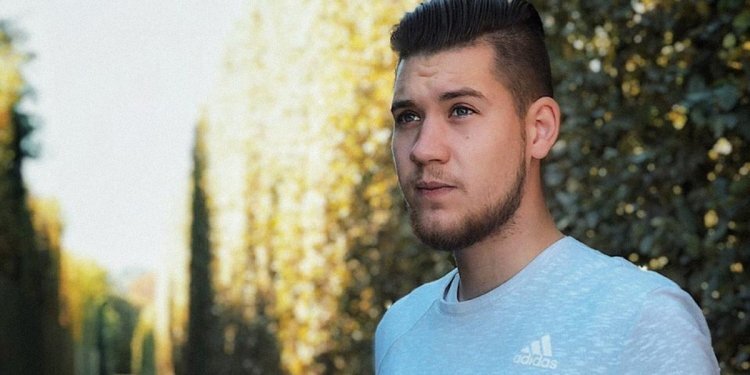 источник: https://footballhd.mirtesen.ru/blog/43494460371/German-Popkov-Hochu-chtobyi-situatsiya-s-izbieniem-sudi-SHirokov?utm_referrer=mirtesen.ru