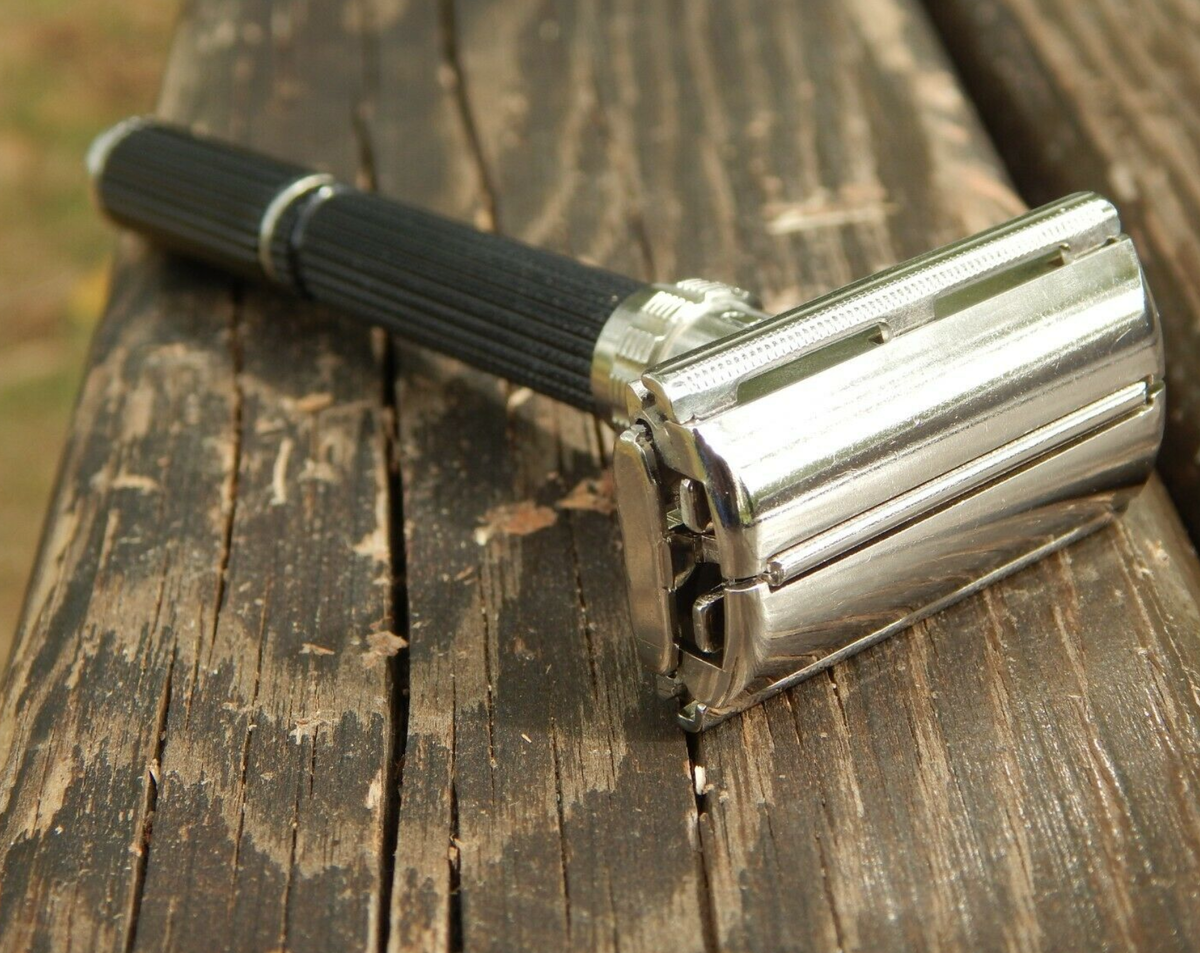 GILLETTE SUPER ADJUSTABLE BLACK LONG HANDLE U.S.A. SAFETY RAZOR 1973 (T-2)