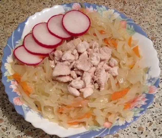 happy_life898 Любимое диетическое блюдо. Тушеная капуста с отварной куриной грудкой. 