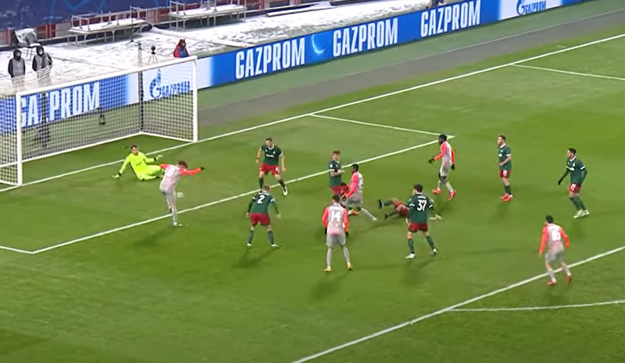 Игроки Локомотива с интересом наблюдают, как будет забивать Бериша. Я за воротами Локомотива с интересом наблюдаю, как будет забивать Бериша. Кикнадзе, подпиши меня в зимнее трансферное окно. Я молодой и перспективный и у меня нет агента! Буду бизнес-проектом. Источник: Матч ТВ