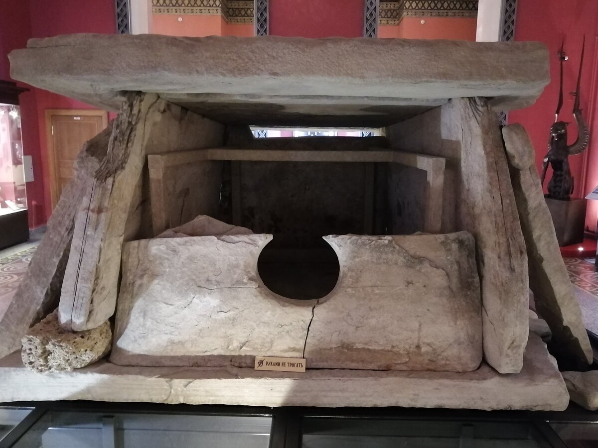 Дольмен "Колихо" в ГИМе. Фото автора