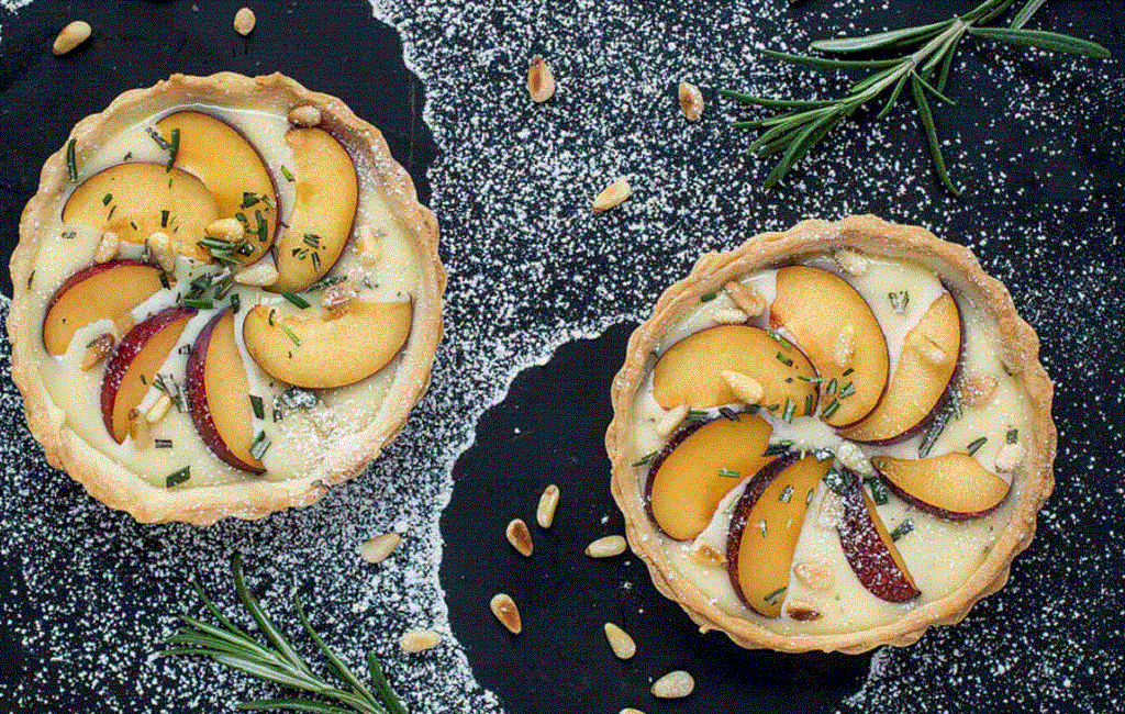 Для канала С.Пудовъ: Рецепт: Тарталетки со сливами с миндальной мукой