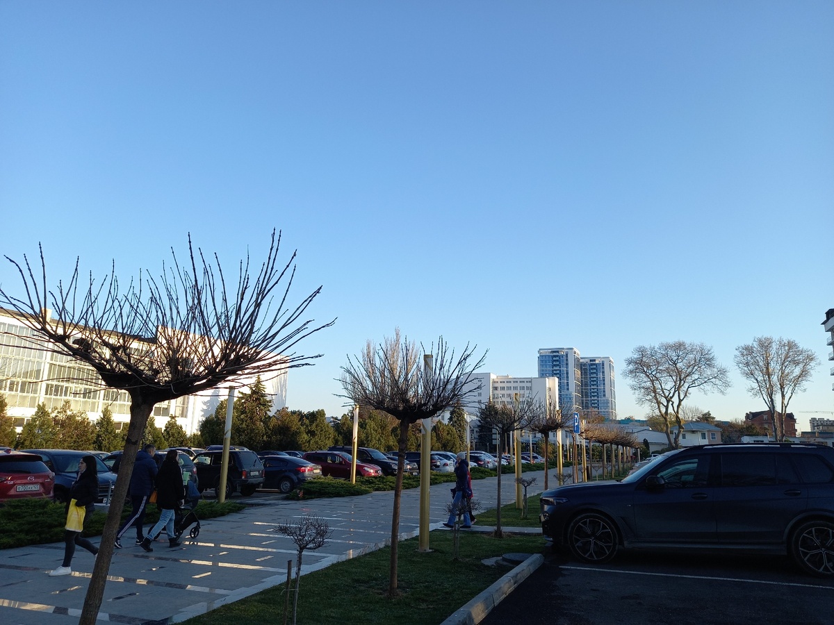 Парковочных мест достаточно