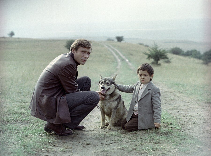 Очень люблю обсуждать фильмы, особенно советские, наполненные глубоким смыслом и душой.
К сожалению, сейчас такие #фильмы  почти не снимают. Даже слово "почти" можно не применять в данном случае.