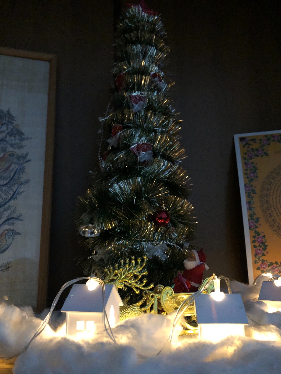 Казалось бы простенькие домики, а в темноте смотрятся шикарно