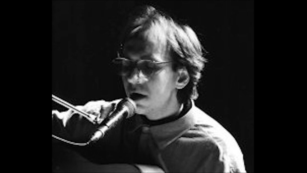 Фото из интернета. Концерт в ДК Курчатовского Института 1982 год. А. Сапунов.