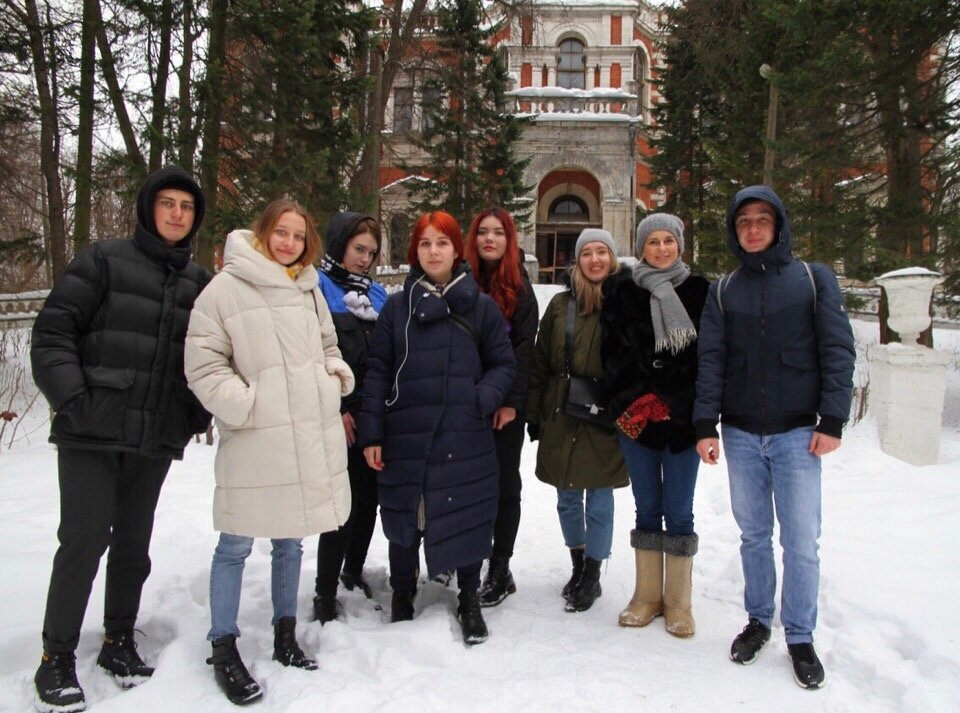Наш первый день в усадьбе, уже на месте мы стали думать, как же помочь проекту