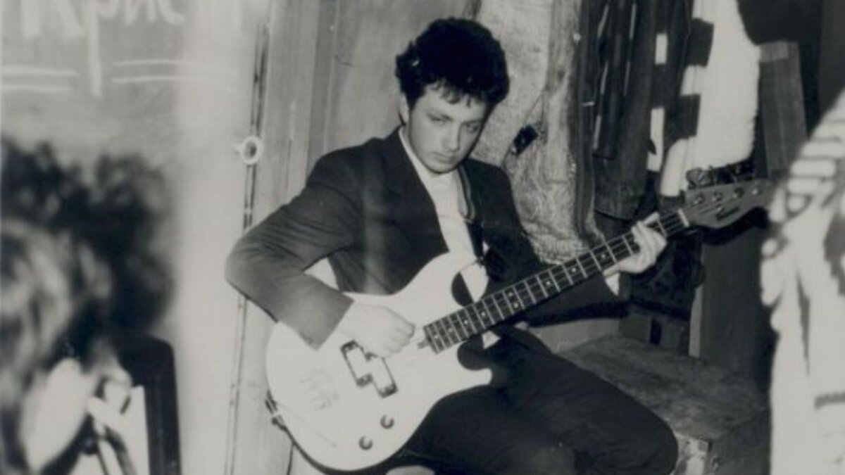 "Я крашу губы гуталином, я обожаю чёрный цвет". Жизнь, творчество и ...