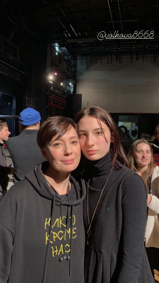 Чулпан Хаматова с дочерью Ариной.  Фото:  instagram.com/chulpanofficial/