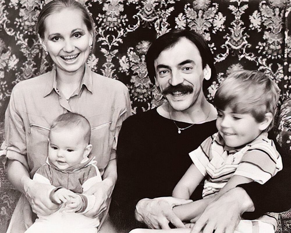 Источник фото: https://wellnesso.ru/family/boyarskij-mihail-zhena.html