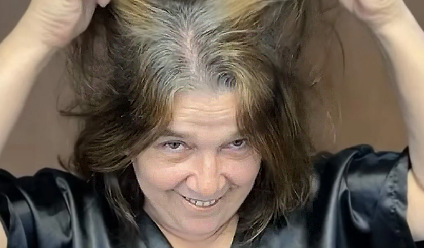 Неопрятные волосы у женщины 55+