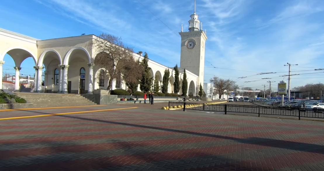 Симферопольский железнодорожный вокзал.