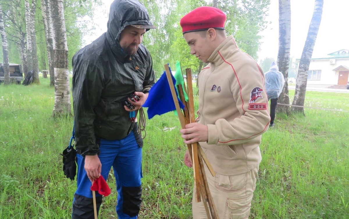 Призванные напомнить. Поисковый отряд Бородино. Поисковый отряд Юнармии. Полевой выход юнармейцев. Название поисково исследовательского отряда.