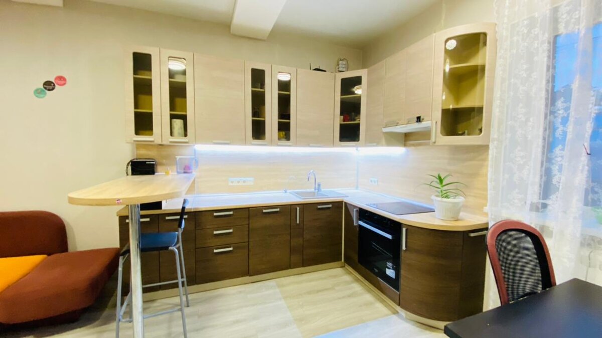 кухня Регина, цвет сантана светлая и сантана темная со столешницей дуб Бардолино


