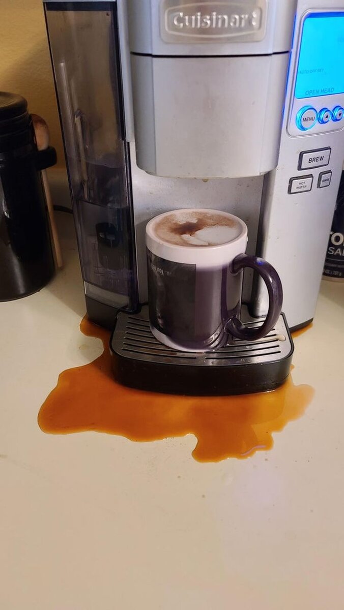 Источник: https://www.reddit.com/r/Wellthatsucks/comments/nnsecf/brewed_my_morning_coffee_with_my_mug_upside_down/