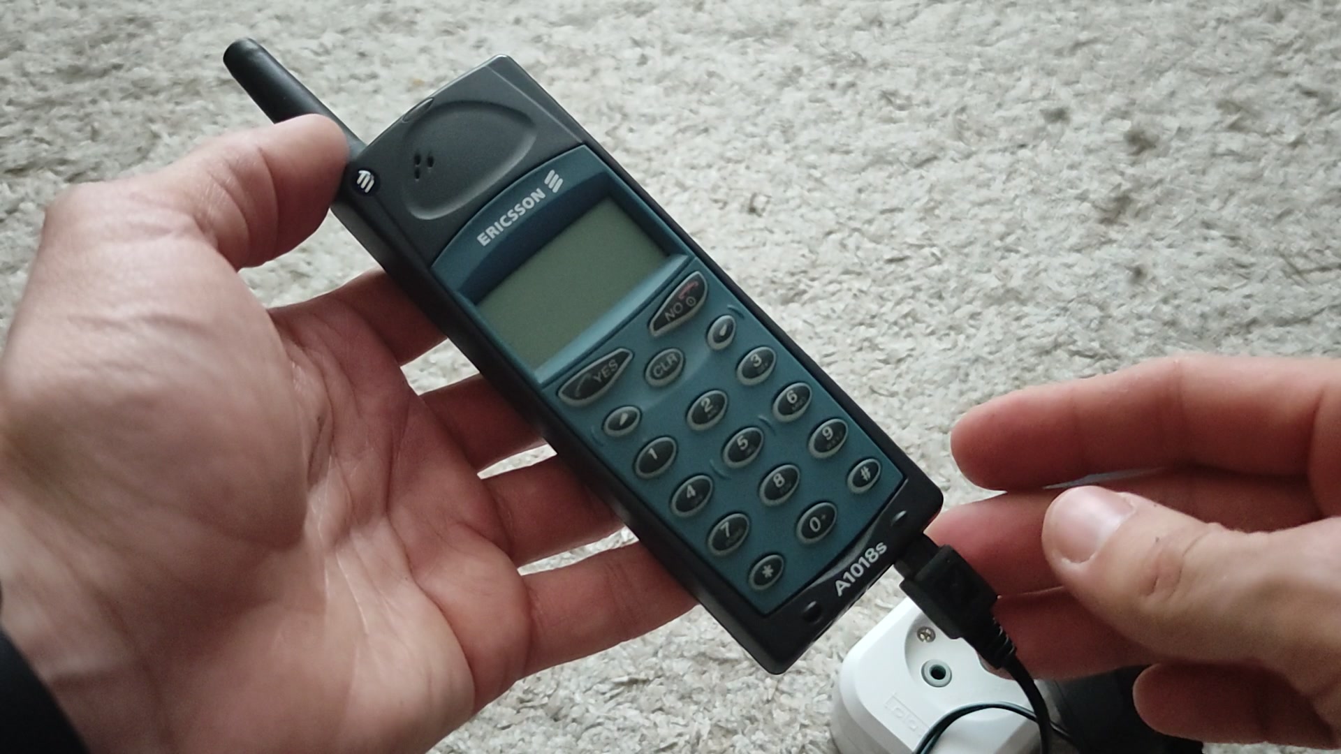 Телефон из 1999 года Ericsson A1018s