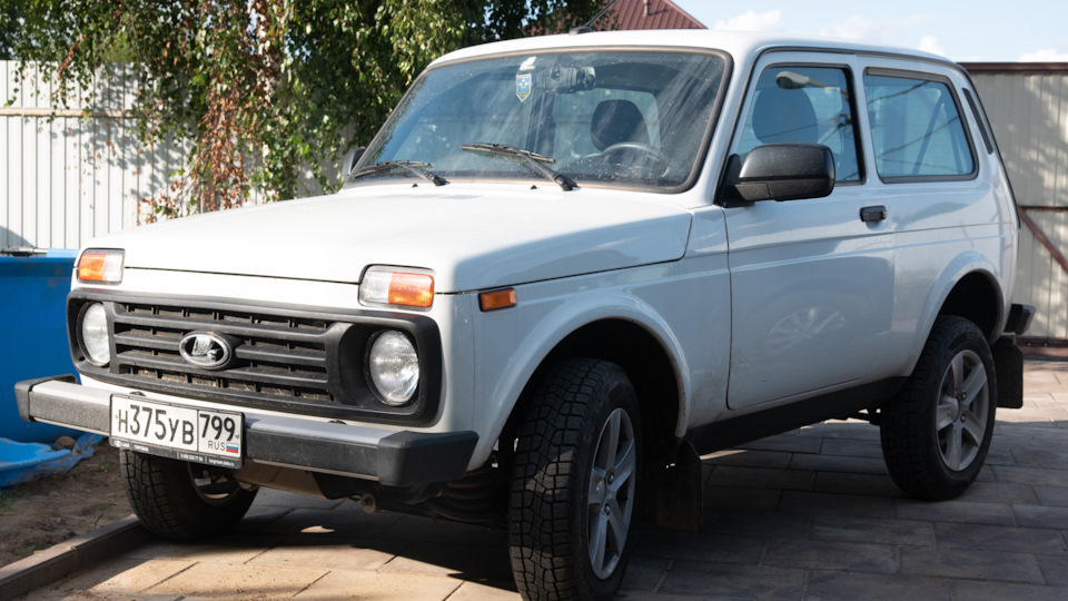 Друг купил НИВУ 4x4. 3 двери. Для путешествий Выбор странный, но ему нравится ???5