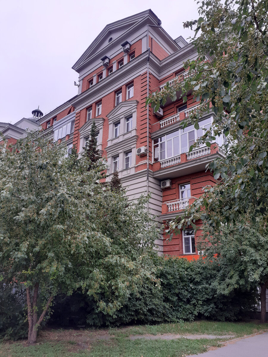 Адрес:  Социалистический проспект, 38 и 42. Фото автора. Листайте галерею 👉🏻 