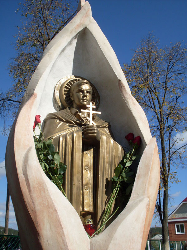 Ложесна это. Крест-памятник воину-мученику Евгению Родионову..