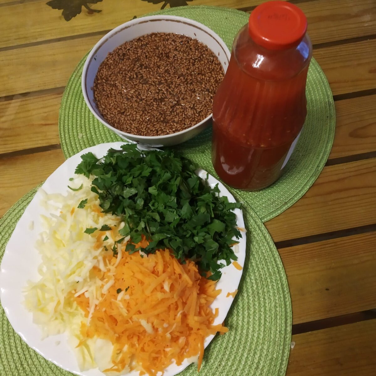 Натираю на терке,чтобы легче было пробивать в блендере. Он у меня обычный, не профессиональный, поэтому берегу, чтоб не сгорел.