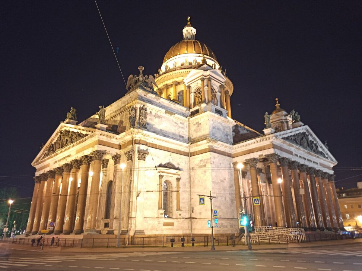 У кого только язык повернулся, назвать эту красоту чернильницей?!