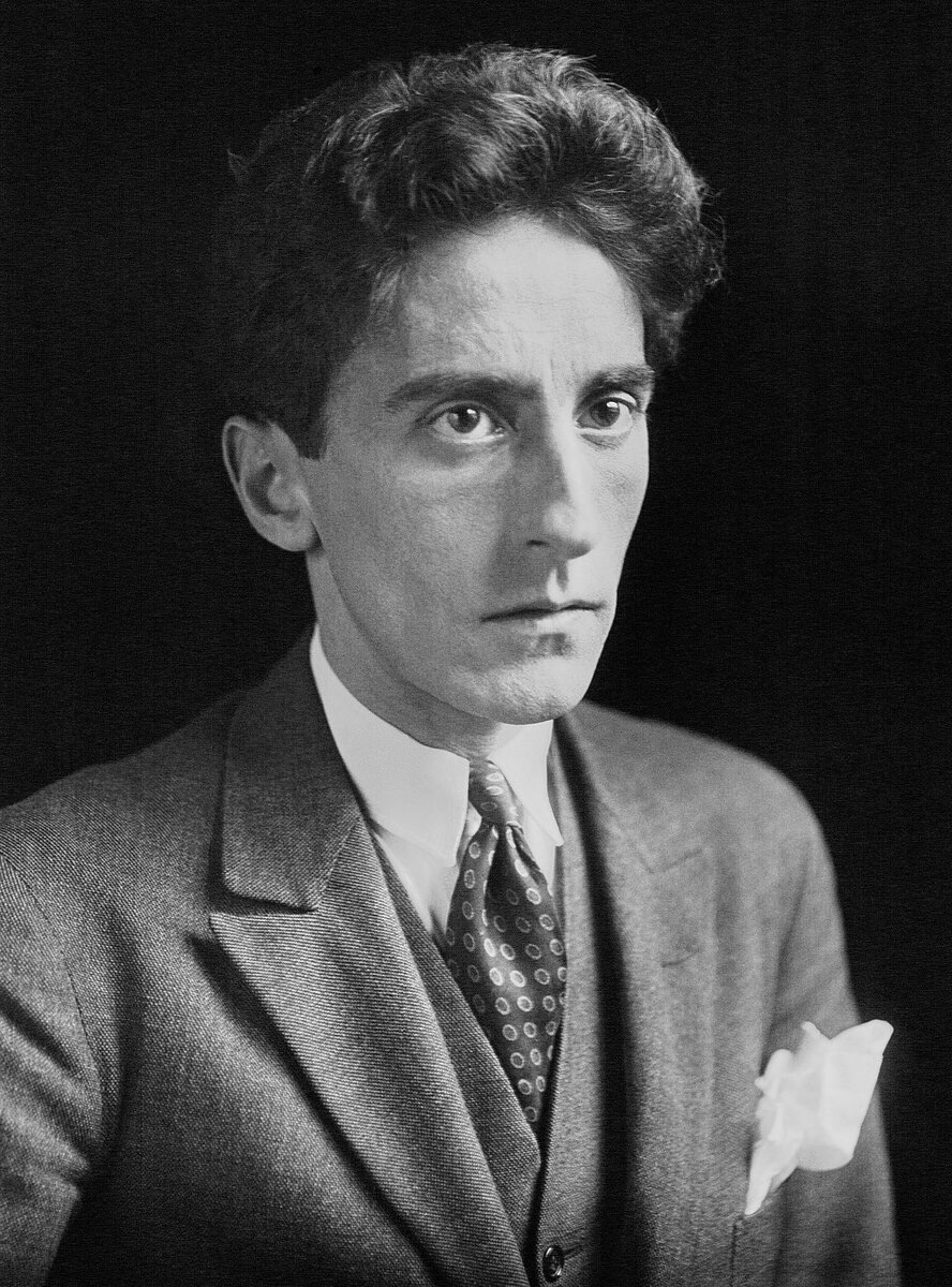 Жан Кокто в 1923 году