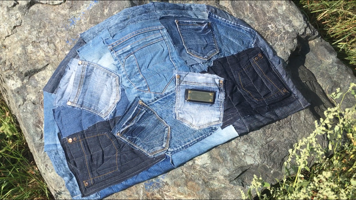 Коврик на балкон из джинсовых карманов