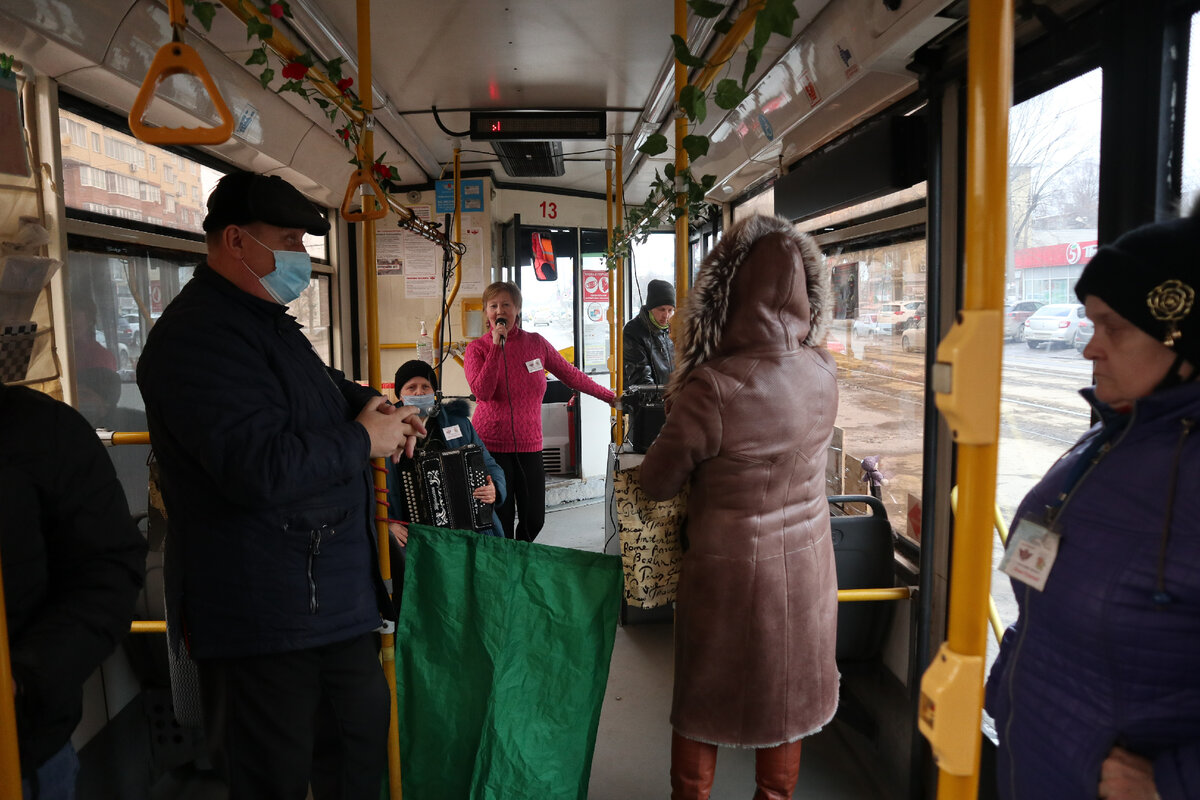 Концерты прямо в троллейбусе.. Такое, оказывается, возможно! Проект "Субботняя улитка" из Тулы