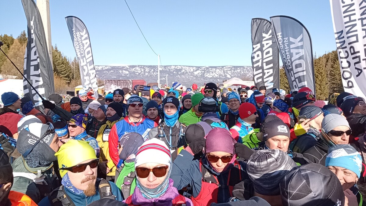 В первых рядах колонны стартующих