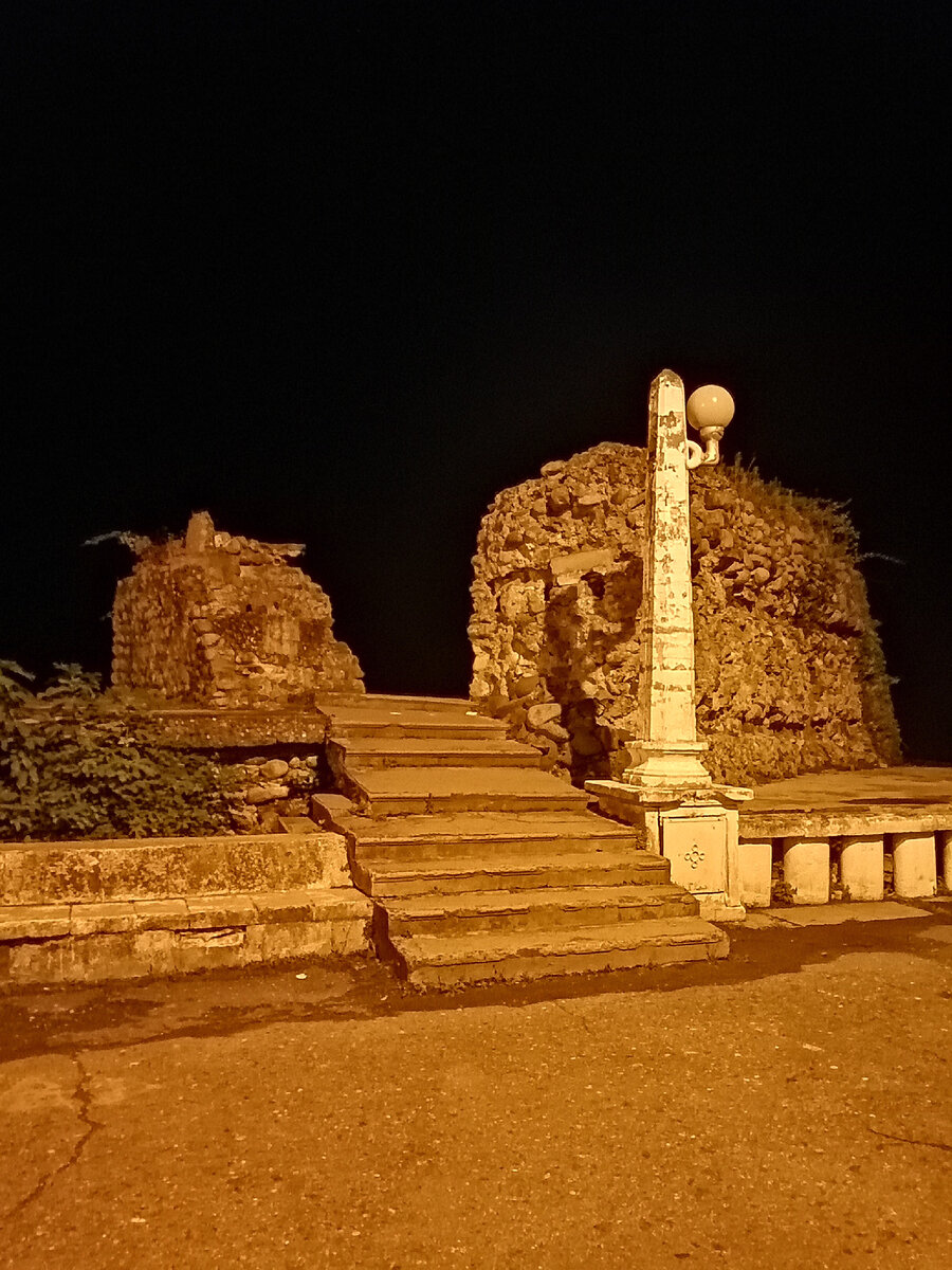 Вот так и топали по дороге, зато наснимали красивых видов