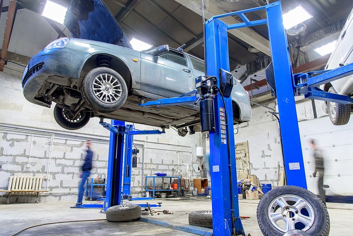 Машина на автоподъемнике