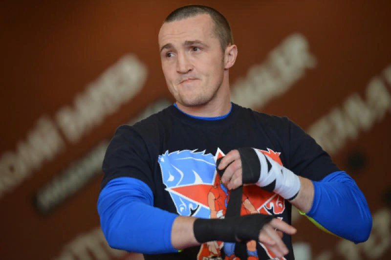  Весовая категория – первая тяжелая. Родился в городе Старый Оскол. Впервые в возрасте 18 лет одержал победу в соревновании в числе юниоров. В Играх Доброй воли в 1998 году взял бронзовую медаль. 13 раз подряд побеждал с 2001 по 2004 гг. Уходил из бокса. Однако вновь вернувшись в представленный вид единоборств вступил в бой с такими боксерами, как Шон Кокс, Гильермо Джонс, Рой Джонсон. В соответствующих кругах его называют Белым Лебедем.