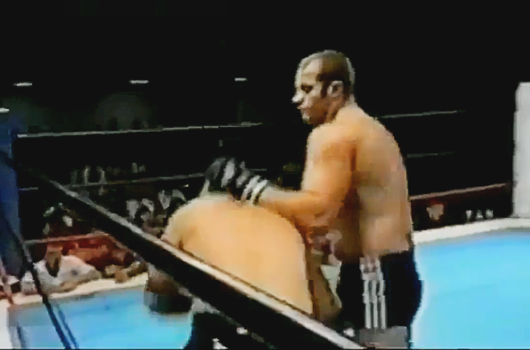 Емельяненко против японского бойца Хироя Такада