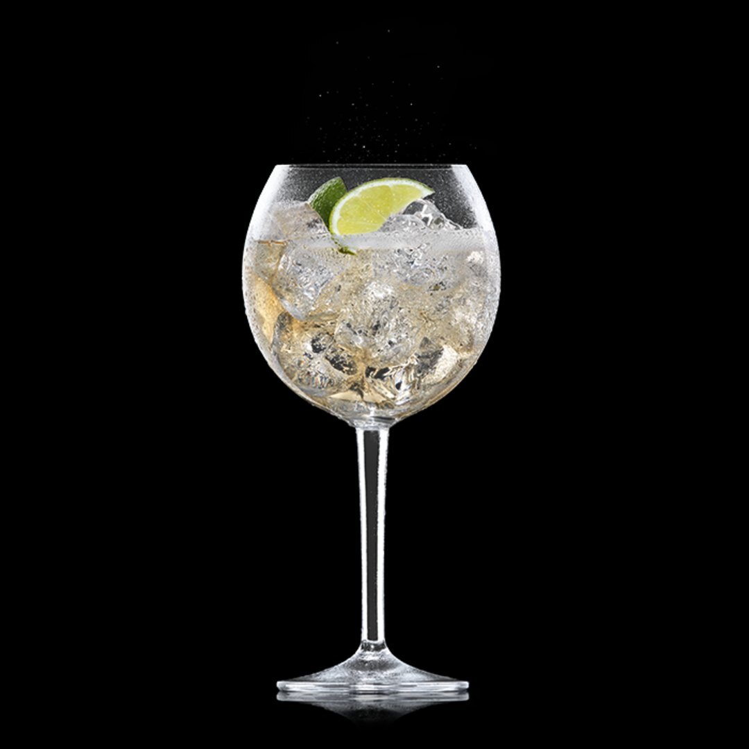 Это освежающий микс с вермутом и тоником. На вкус коктейль сладковато-горький, а по крепости он слабоалкогольный, так что идеально подходит для того, чтобы пить его в течение всего тёплого вечера.