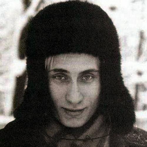 изначально подумал, что фотошоп, но изучив несколько источников, фото в архиве президента