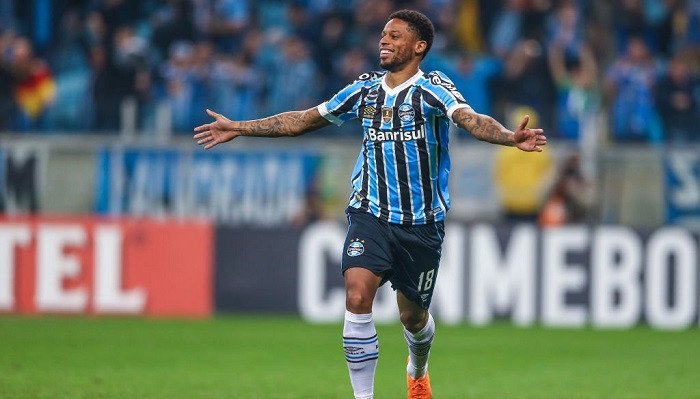 К примеру, Андре в Динамо серьезно провалился. Но за его трансфер деньги хотя бы вернулись назад в клуб. Фото взято из базы данных sportarena.com