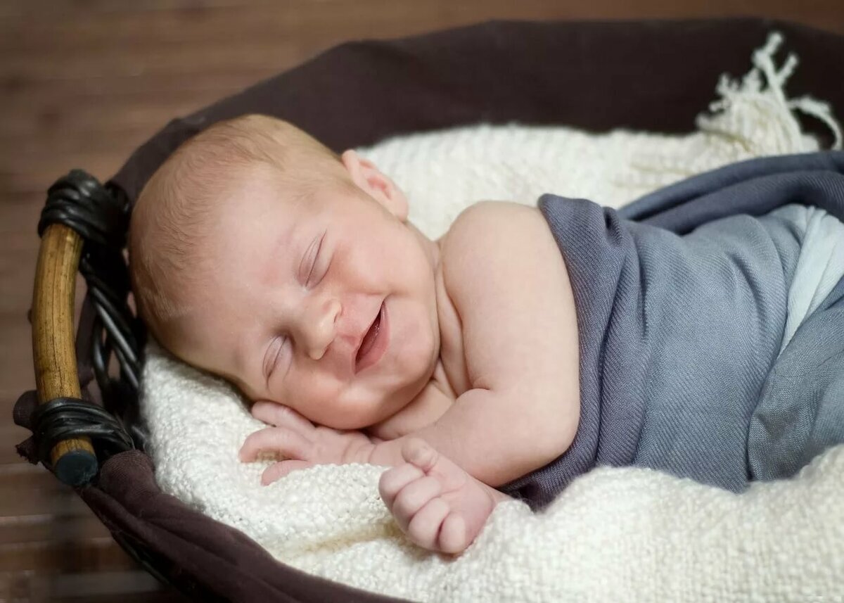 Новорожденный плохо спит ночью – главные причины и что делать