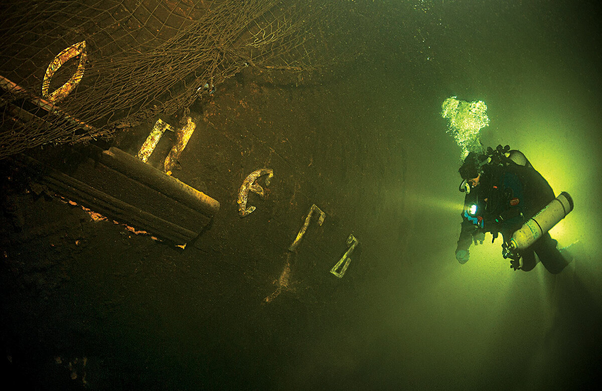 Что увидел дайвер глубоко на дне Балтийского моря (прекрасно сохранившийся фрегат, затонувший 150 лет назад)