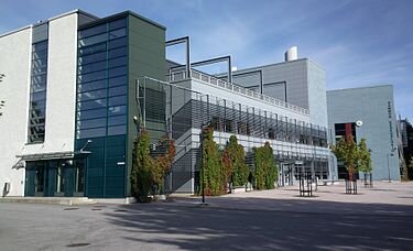 На одно место претендуют 13 человек.