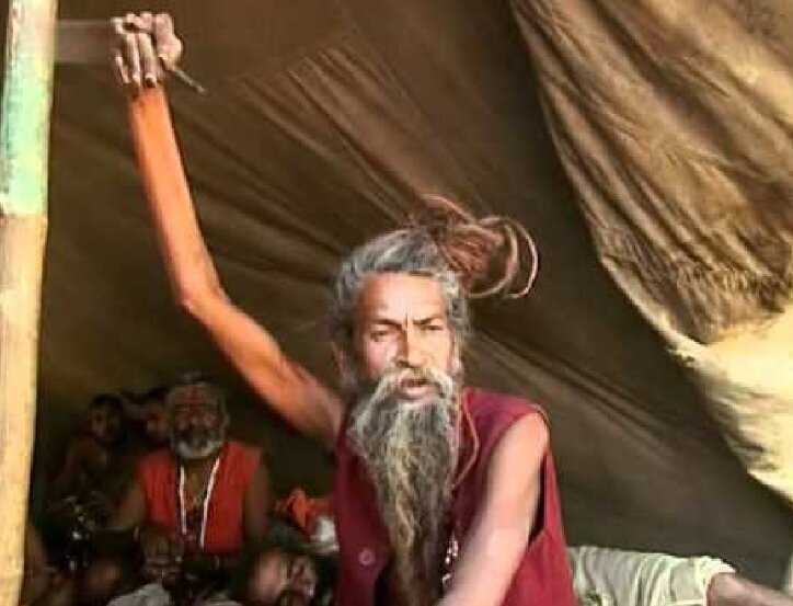 Амар только начал держать руку над головой 