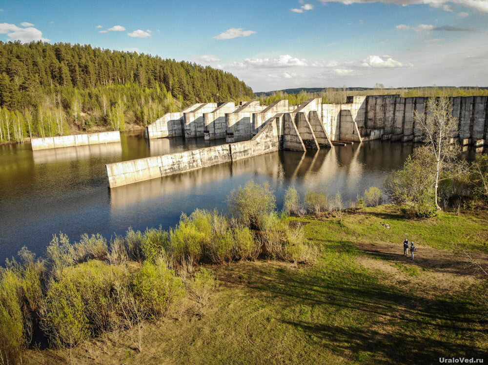 Недостроенная плотина Верхне-Араслановского водохранилища