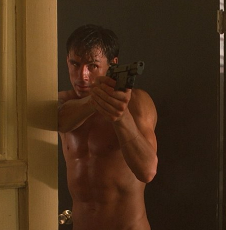 Оливье Грюнер в фильме «Немезида». Кадр из фильма