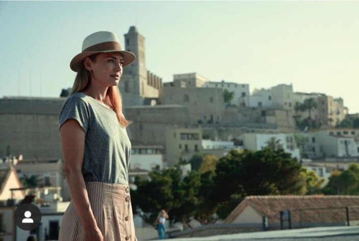 Лора Хэддок/Зои в сериале "Белые линии", 2020