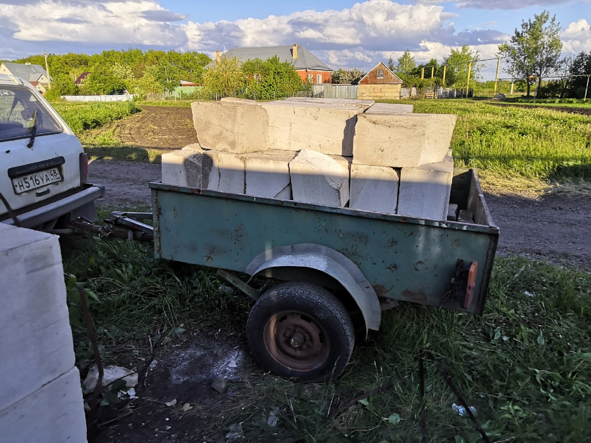 Возим газоблоки, из которых будет построена моя баня